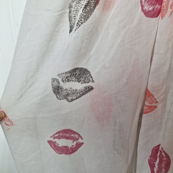 JC 100% Cotton Rectangular Scarf With Fringe Hemline White Lips Print 71" X 29" - Picture 8 of 8